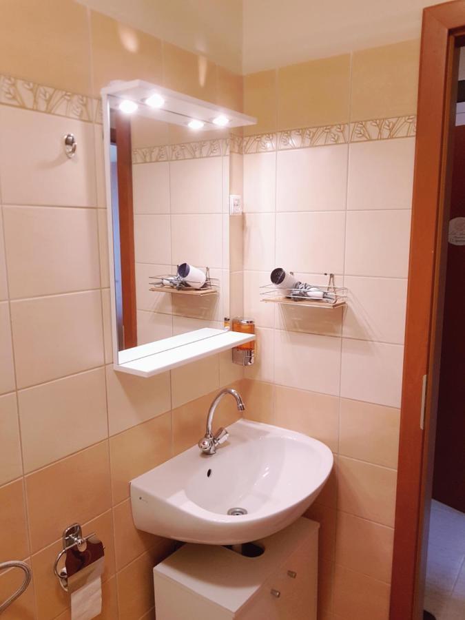 Lola Studio Apartman Hajdúszoboszló المظهر الخارجي الصورة