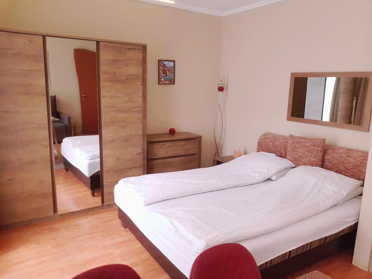 Lola Studio Apartman Hajdúszoboszló المظهر الخارجي الصورة