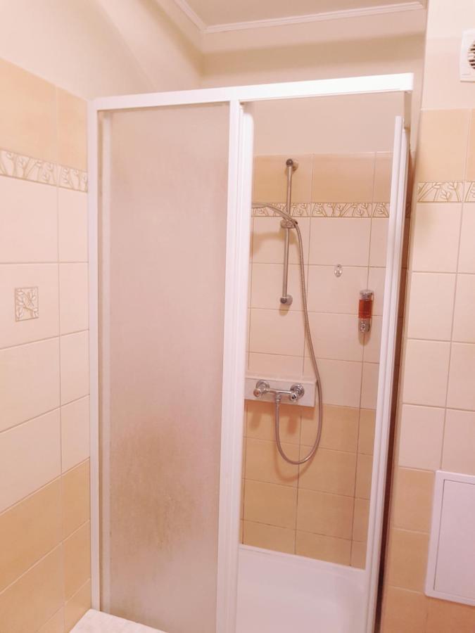 Lola Studio Apartman Hajdúszoboszló المظهر الخارجي الصورة