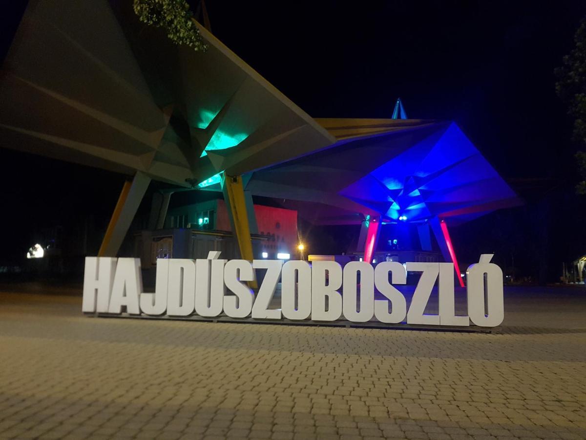 Lola Studio Apartman Hajdúszoboszló المظهر الخارجي الصورة